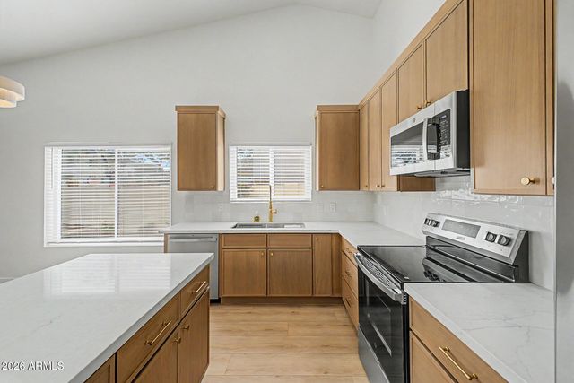 5027 E VAUGHN Drive, Phoenix, AZ 85044