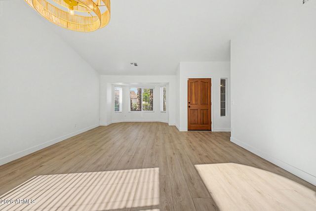 5027 E VAUGHN Drive, Phoenix, AZ 85044