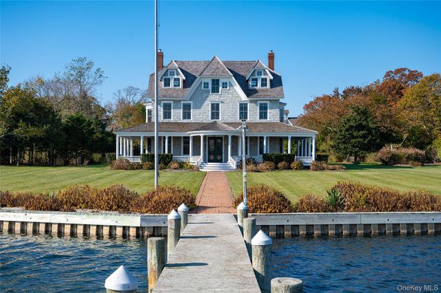 127 Senix Avenue, Center Moriches, NY 11934