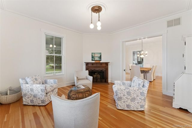 127 Senix Avenue, Center Moriches, NY 11934