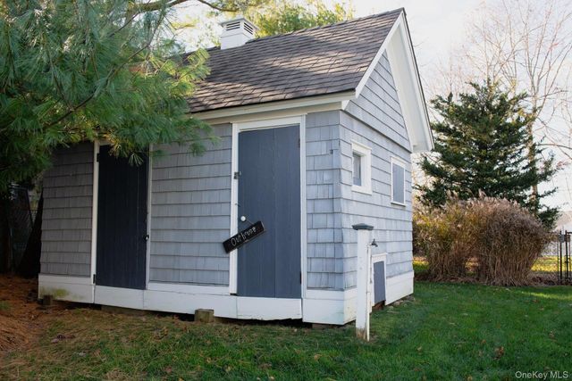 127 Senix Avenue, Center Moriches, NY 11934