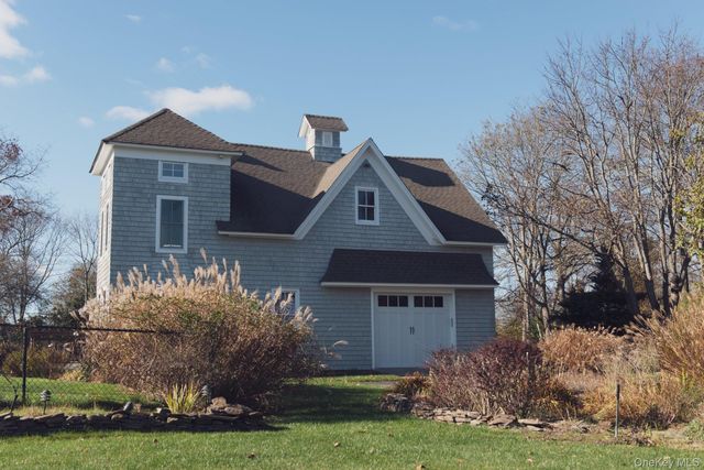 127 Senix Avenue, Center Moriches, NY 11934