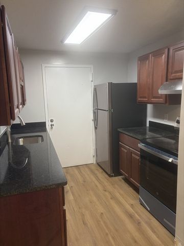 27 Village Rock Lane 20, Natick, MA 01760