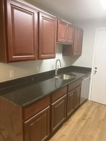 27 Village Rock Lane 20, Natick, MA 01760