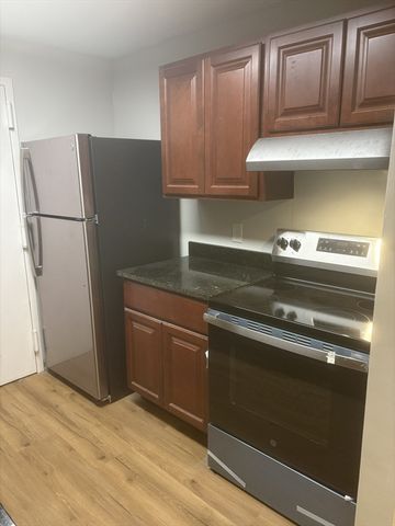 27 Village Rock Lane 20, Natick, MA 01760