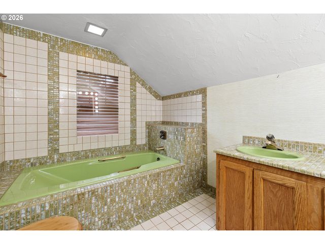 2830 Sw MULTNOMAH Blvd, Portland, OR 97219