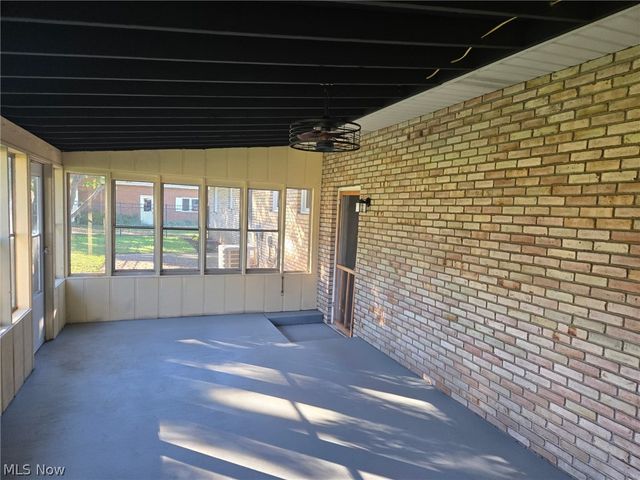 1333 Clarence Street NW, Uniontown, OH 44685