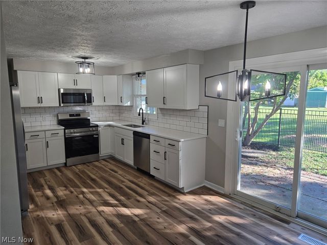 1333 Clarence Street NW, Uniontown, OH 44685