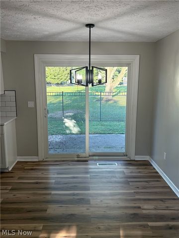1333 Clarence Street NW, Uniontown, OH 44685