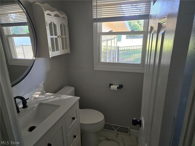 1333 Clarence Street NW, Uniontown, OH 44685