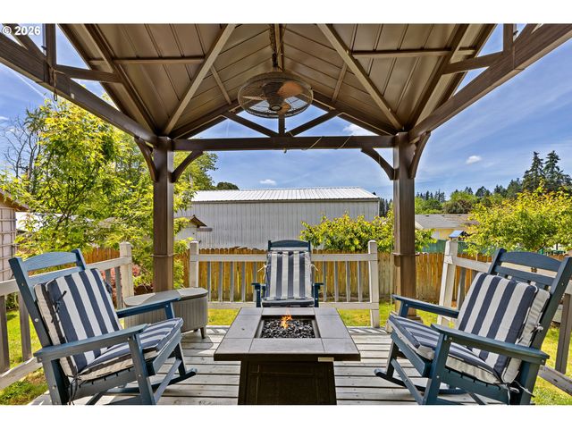 147 E 8TH St, Lafayette, OR 97127