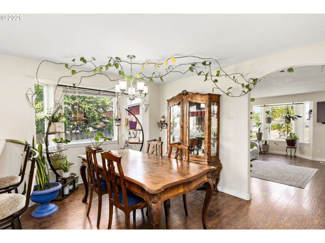 147 E 8TH St, Lafayette, OR 97127