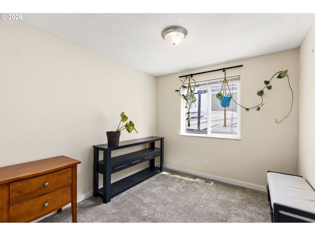 147 E 8TH St, Lafayette, OR 97127