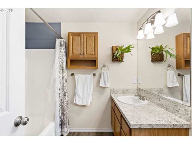 147 E 8TH St, Lafayette, OR 97127