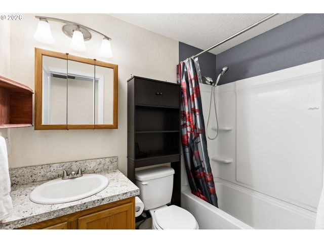 147 E 8TH St, Lafayette, OR 97127