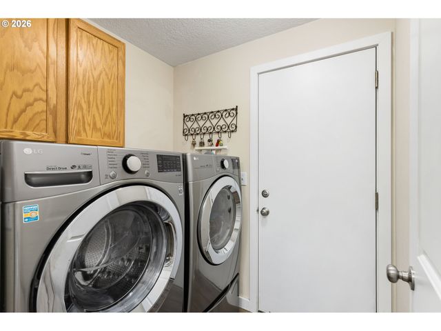 147 E 8TH St, Lafayette, OR 97127