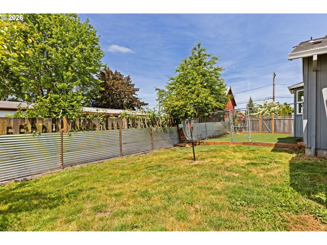 147 E 8TH St, Lafayette, OR 97127