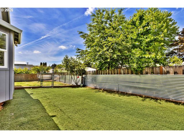 147 E 8TH St, Lafayette, OR 97127