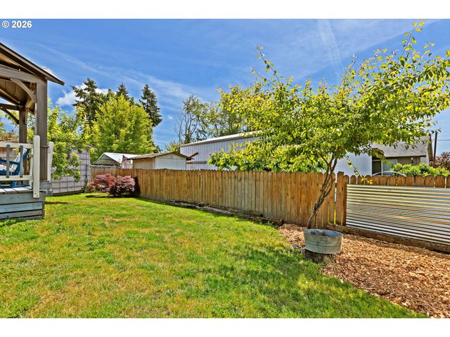 147 E 8TH St, Lafayette, OR 97127