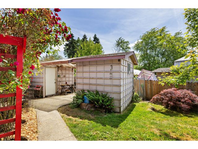 147 E 8TH St, Lafayette, OR 97127