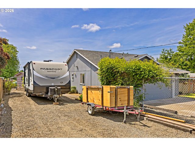 147 E 8TH St, Lafayette, OR 97127