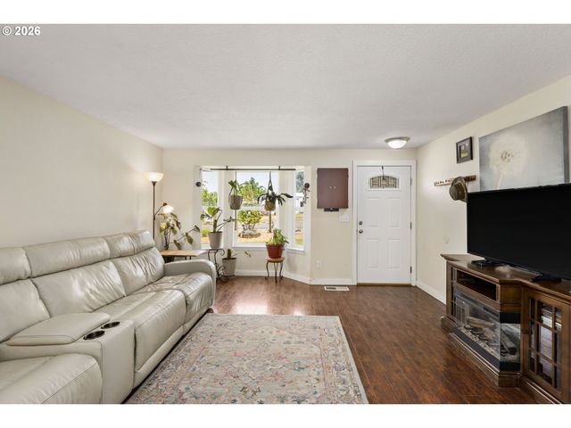 147 E 8TH St, Lafayette, OR 97127