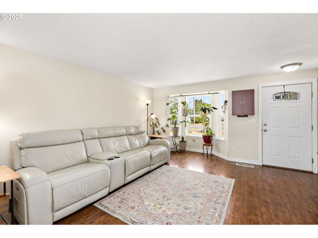 147 E 8TH St, Lafayette, OR 97127
