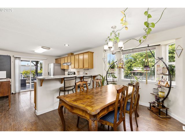 147 E 8TH St, Lafayette, OR 97127