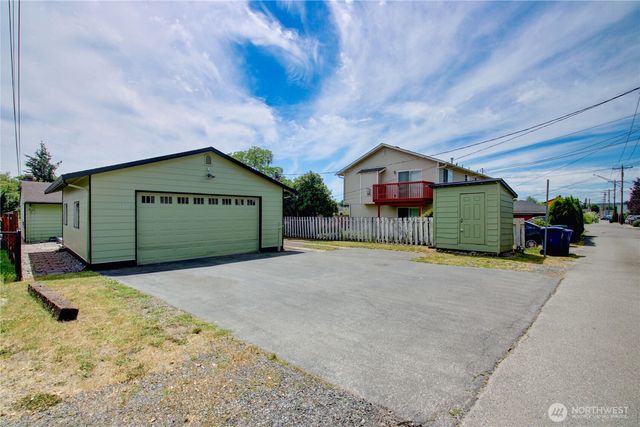 1709 2nd St, Marysville, WA 98270