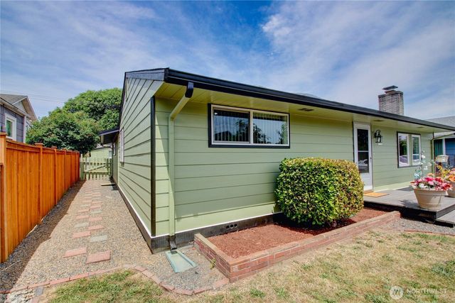 1709 2nd St, Marysville, WA 98270