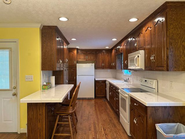 618 Becky Allen Circle, Rainbow City, AL 35906