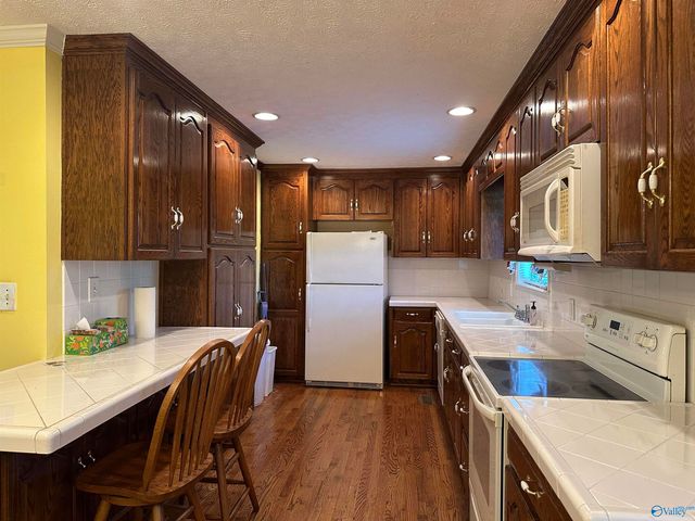618 Becky Allen Circle, Rainbow City, AL 35906