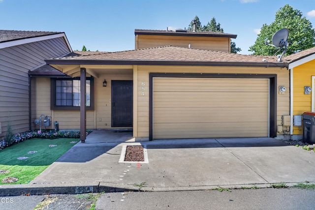 654 Golden Lane, Medford, OR 97504