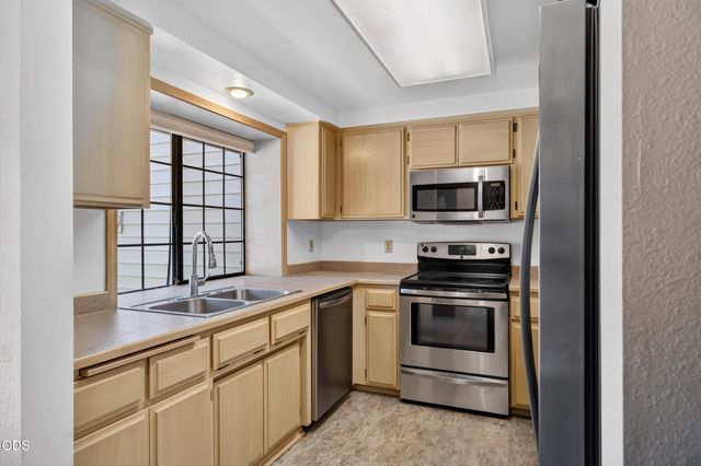 654 Golden Lane, Medford, OR 97504