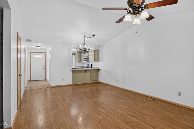 654 Golden Lane, Medford, OR 97504