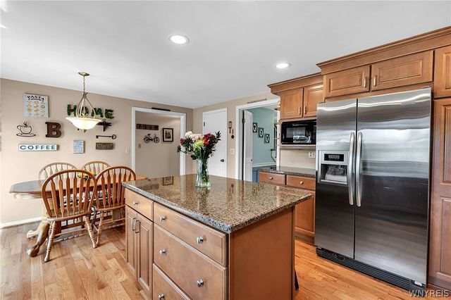 27 Cheshire Lane, Amherst, NY 14051
