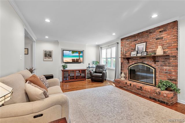 27 Cheshire Lane, Amherst, NY 14051