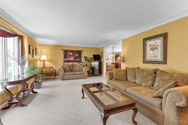 27 Cheshire Lane, Amherst, NY 14051