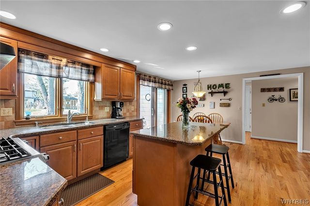 27 Cheshire Lane, Amherst, NY 14051