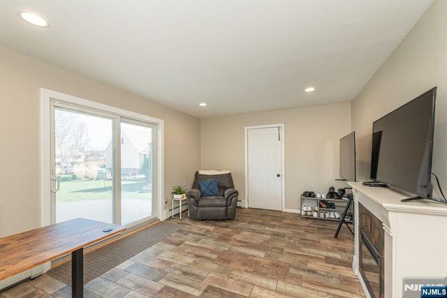 21 Carrol Street, Fairfield, NJ 07004