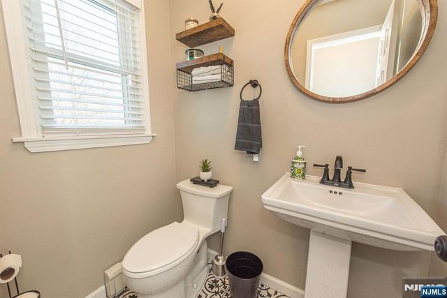 21 Carrol Street, Fairfield, NJ 07004