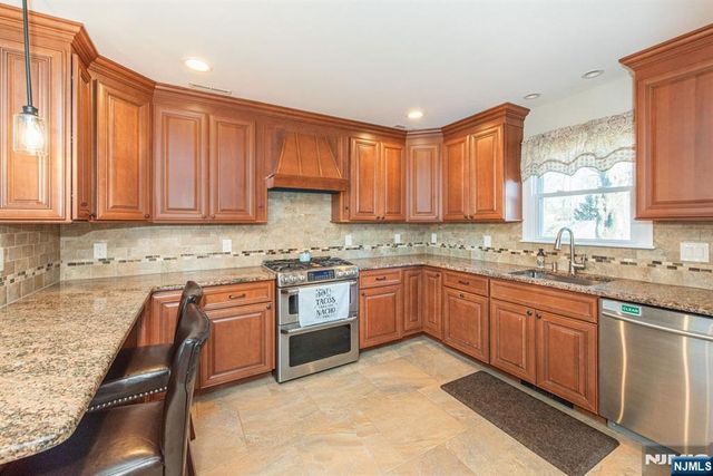21 Carrol Street, Fairfield, NJ 07004