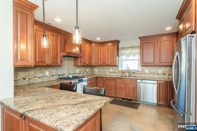 21 Carrol Street, Fairfield, NJ 07004