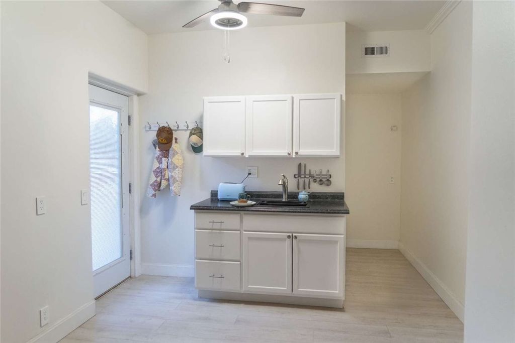 Image 31 of property listing at 601 Marazon Lane, Vista, CA 92081