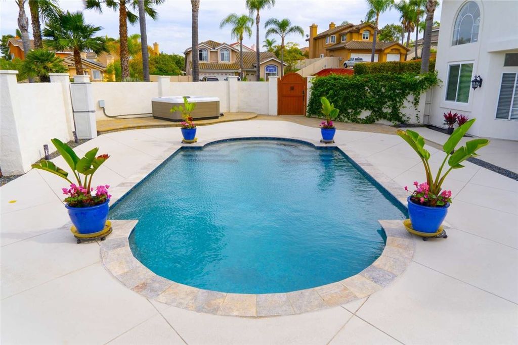 Image 6 of property listing at 601 Marazon Lane, Vista, CA 92081