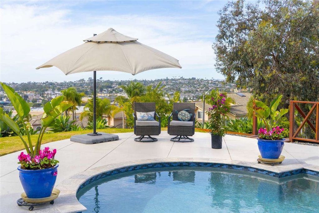 Image 7 of property listing at 601 Marazon Lane, Vista, CA 92081