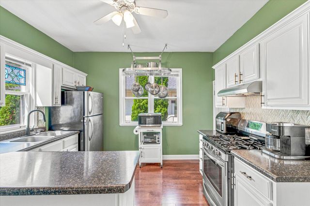 284 Winona Street E, Saint Paul, MN 55107