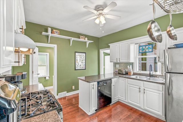 284 Winona Street E, Saint Paul, MN 55107