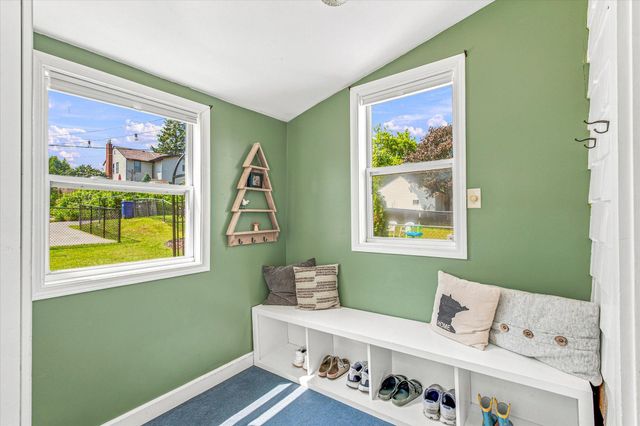 284 Winona Street E, Saint Paul, MN 55107
