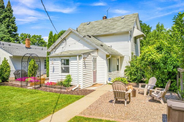 284 Winona Street E, Saint Paul, MN 55107